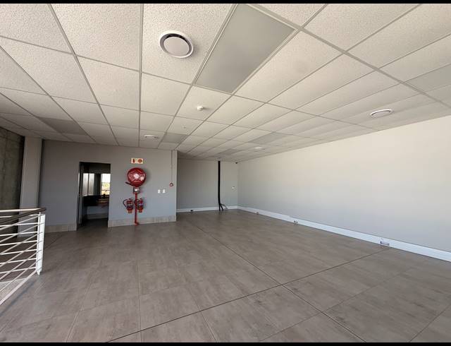 1,765M² WAREHOUSE TO LET IN AIRPORT PARK